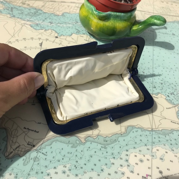 Vintage Blue Plaid Quilted Change Purse with Bakelite Latch - Picture 4 of 4